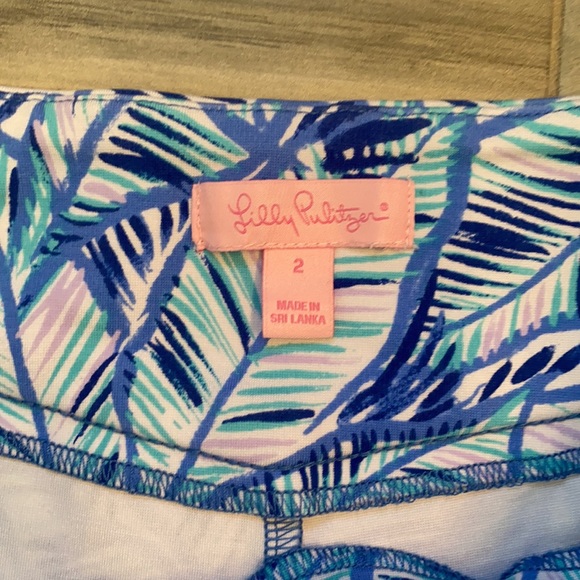 **Summer SALE* Lilly Pulitzer shorts, soft rayon / nylon size 2 - Picture 2 of 5